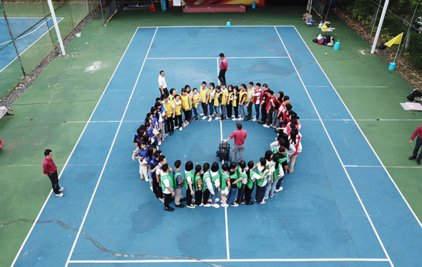 快樂工作，團結(jié)協(xié)作